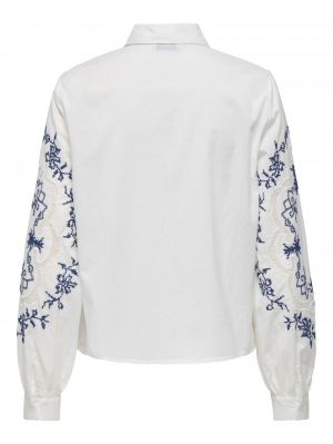 15359403 cloud dancer